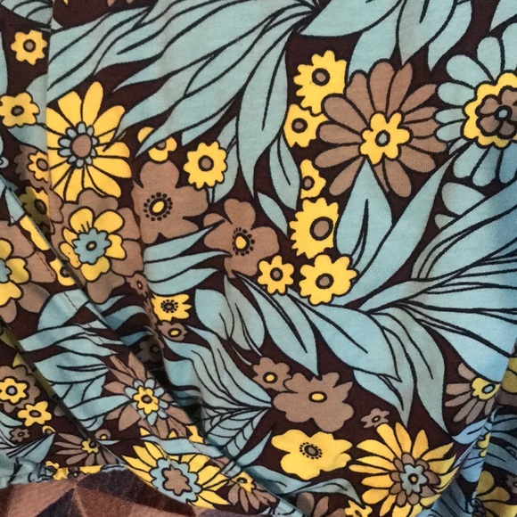 International Concepts Ladies XXL top w/ blue leaves & yellow brown floral NWT - Picture 4 of 5